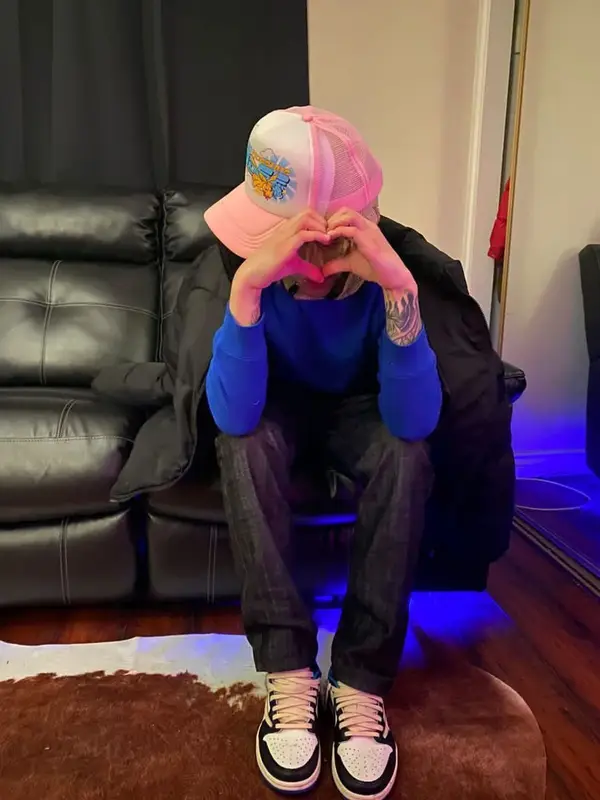 Suigeneris outfit in Mnml, Hanes, and Nike, 2022