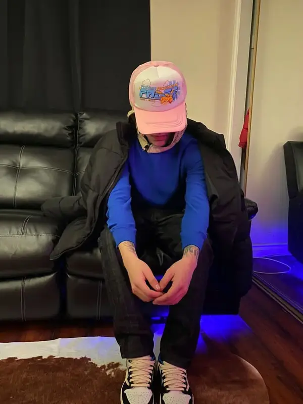 Suigeneris outfit in Mnml, Hanes, and Nike, 2022