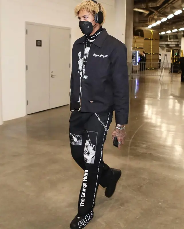 Kelly Oubre Jr outfit in Takahiro Miyashita, Nike, and Henry Mask, 2022