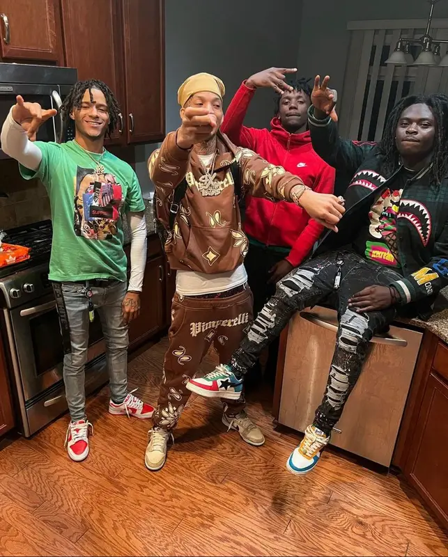 Stunna 4 Vegas outfit in Nike and Pimperelli, 2022