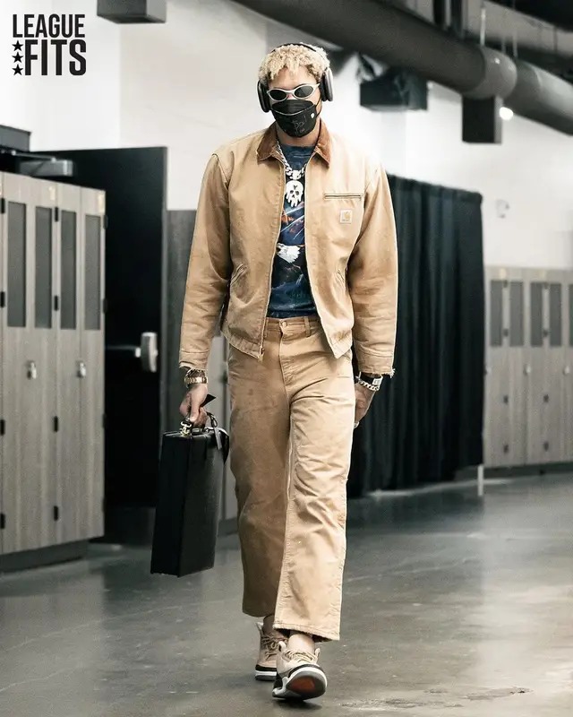 Kelly Oubre Jr outfit in Carhartt, Jordan, and Oakley, 2022