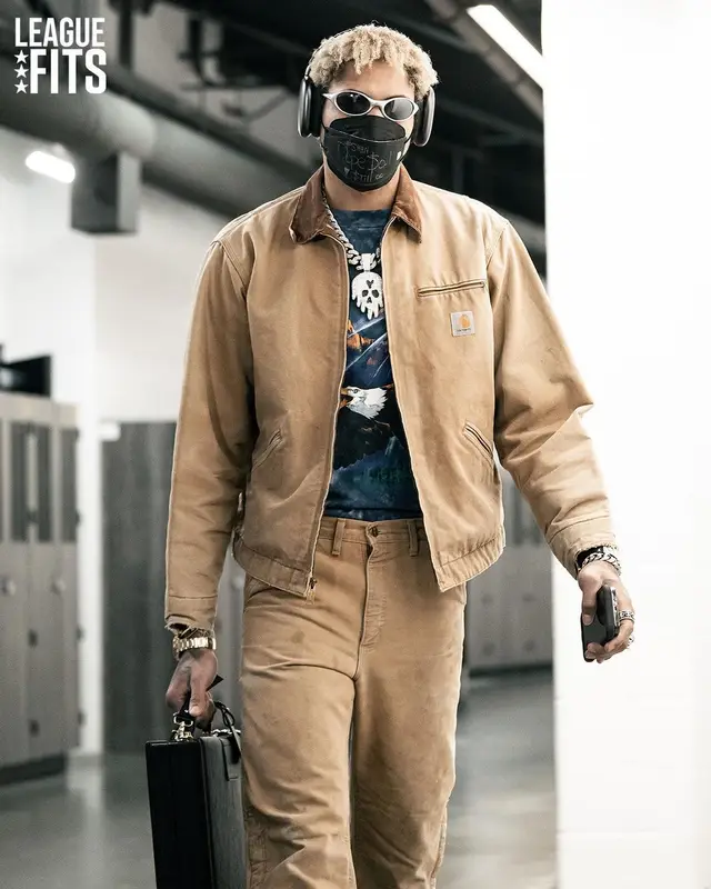 Kelly Oubre Jr outfit in Carhartt, Jordan, and Oakley, 2022