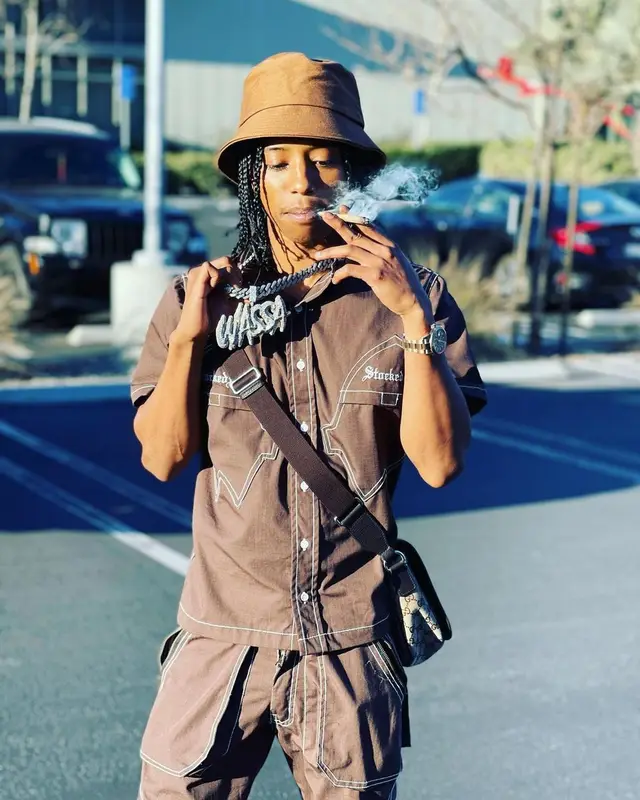Pressa outfit in StockedUp, Adidas, and Gucci, 2022