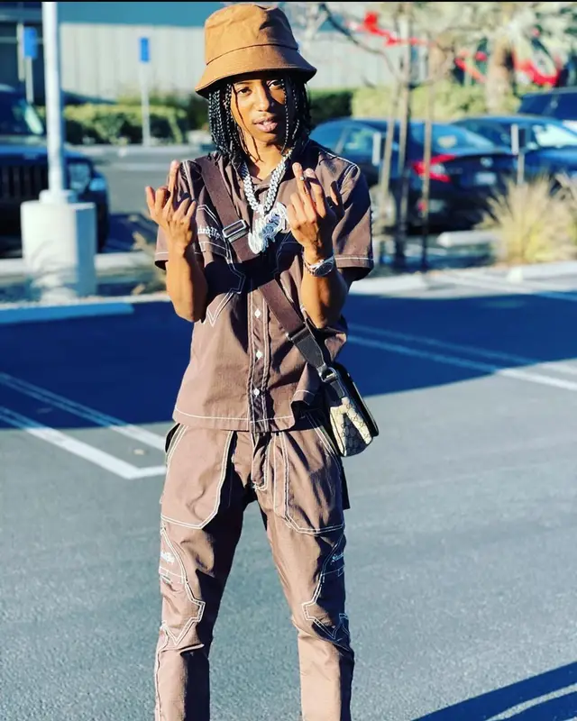 Pressa outfit in StockedUp, Adidas, and Gucci, 2022