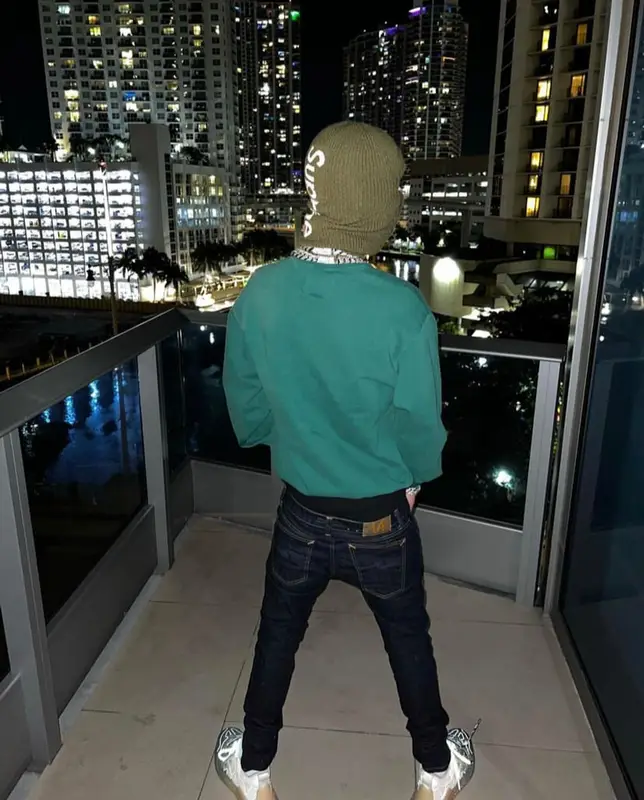 Swae Lee outfit in B.B. Simon, Supreme, and New Era, 2022