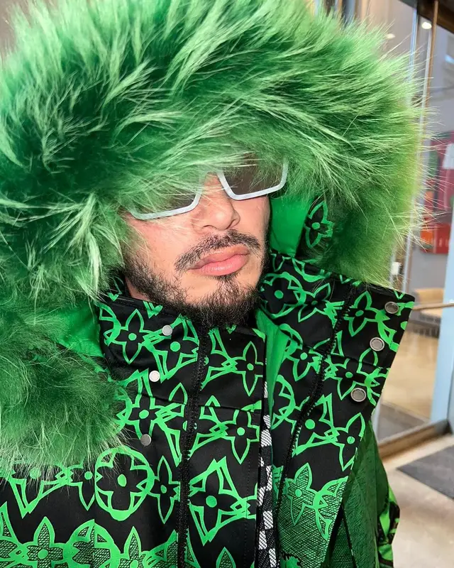 J Balvin outfit in Jordan and Louis Vuitton, 2022