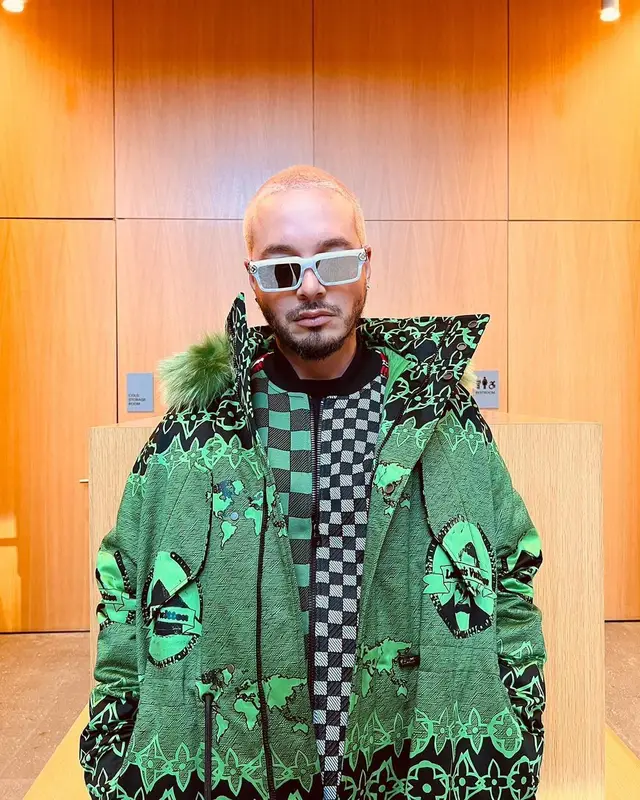 J Balvin outfit in Jordan and Louis Vuitton, 2022