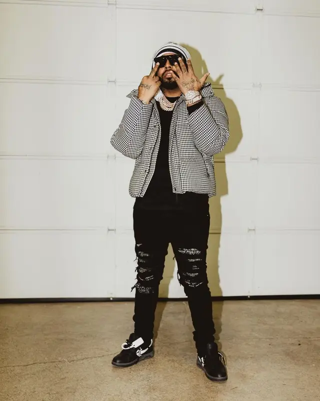 Icewear Vezzo outfit in Amiri, Off-White, and Louis Vuitton, 2022