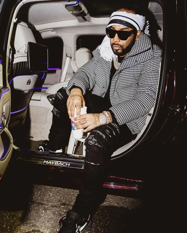 Icewear Vezzo outfit in Amiri, Off-White, and Louis Vuitton, 2022