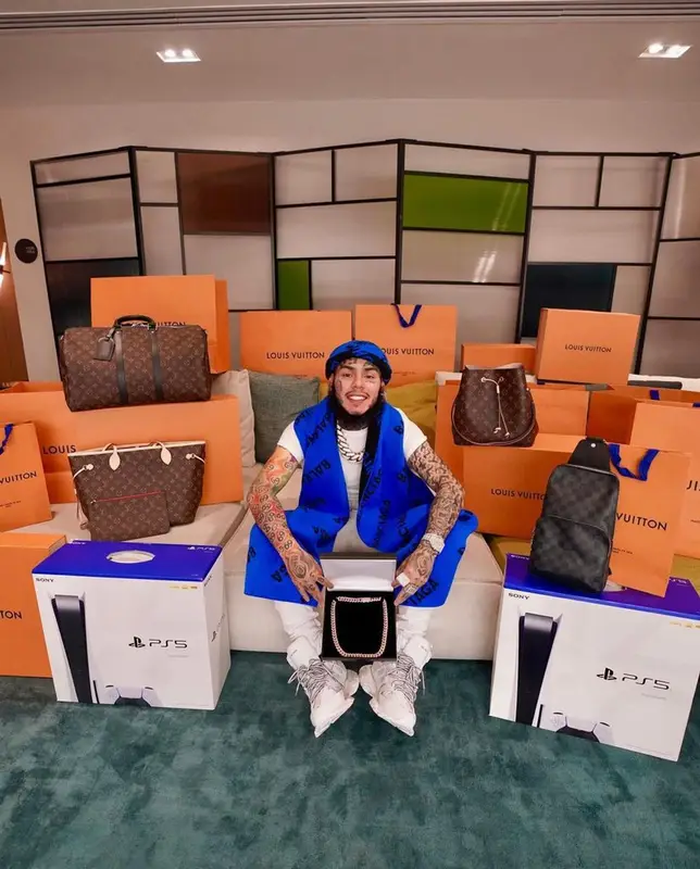 6ix9ine outfit in Balenciaga, 2022