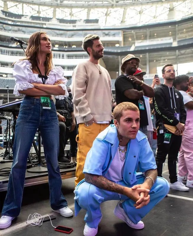 Justin Bieber outfit in Bossi, Saint Laurent, and Nike, 2021