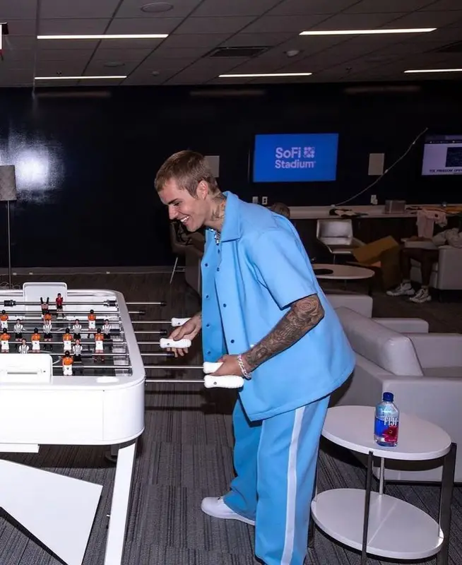 Justin Bieber outfit in Bossi, Saint Laurent, and Nike, 2021