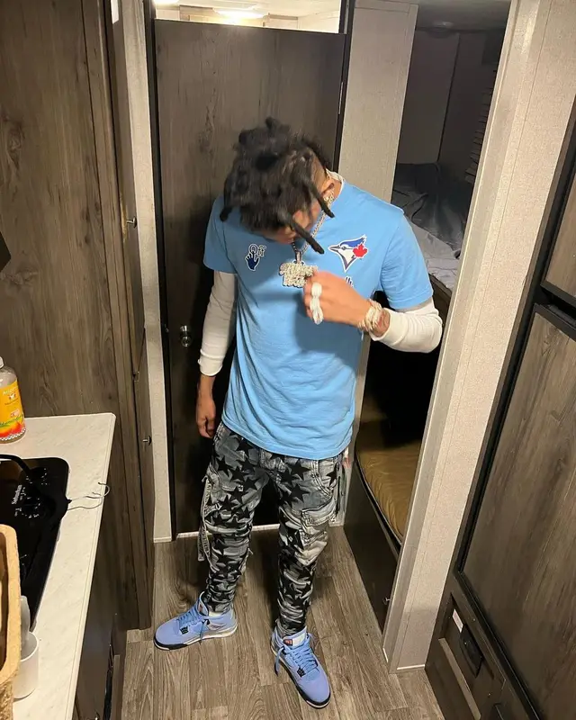Stunna 4 Vegas outfit in Off-White, Amiri, and MLB, 2022