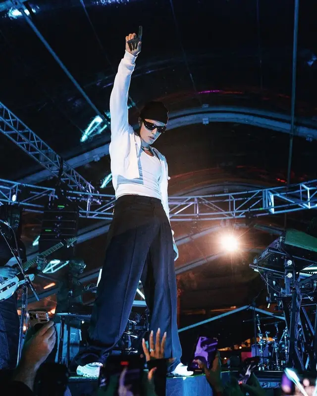 Justin Bieber outfit in Balenciaga, Bottega Veneta, and X Karla, 2022