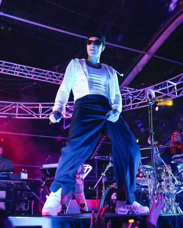 Justin Bieber outfit in Balenciaga, Bottega Veneta, and X Karla, 2022