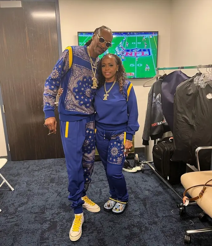 Snoop Dogg outfit in Crooks & Castles and Converse, 2022