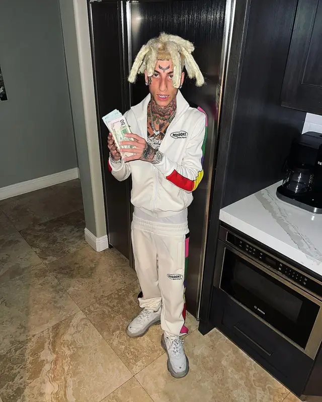 Kodiyakredd outfit in Palm Angels, Balenciaga, and Missoni, 2022