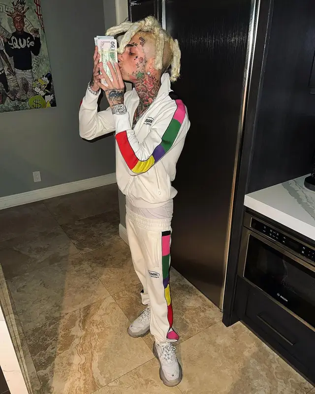 Kodiyakredd outfit in Palm Angels, Balenciaga, and Missoni, 2022
