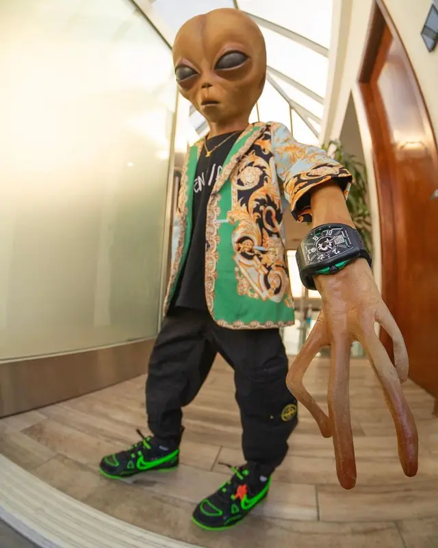 Lil Mayo outfit in Versace, Stone Island, and Nike, 2020