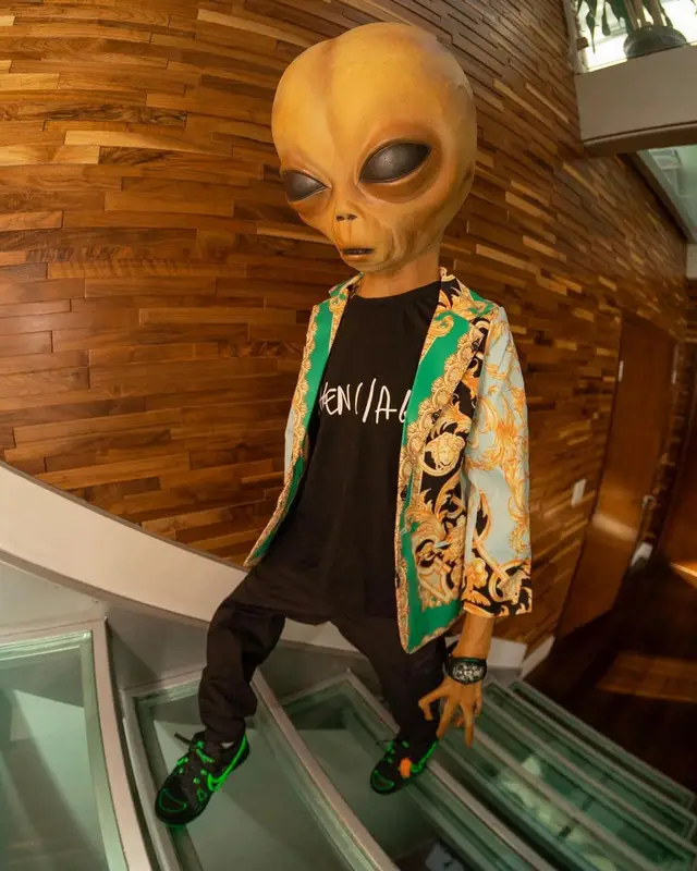 Lil Mayo outfit in Versace, Stone Island, and Nike, 2020