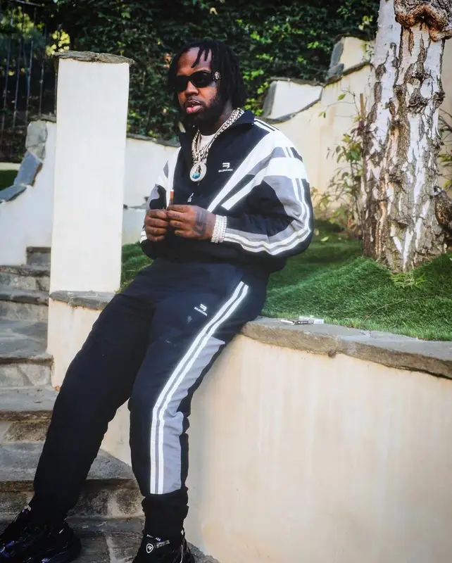 EST Gee outfit in Balenciaga and Versace, 2022