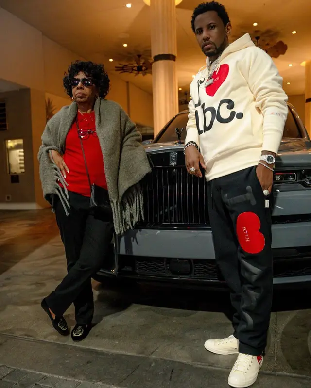 Fabolous outfit in Kith, Converse, and Advisory Board Crystals, 2022