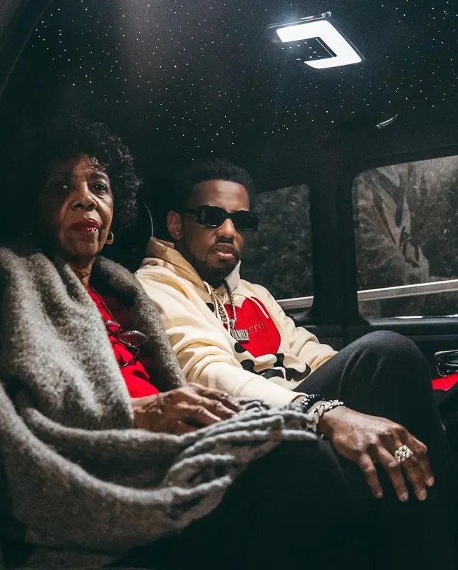 Fabolous outfit in Kith, Converse, and Advisory Board Crystals, 2022