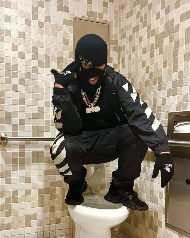 Lil Toe outfit in Off-White, 2021
