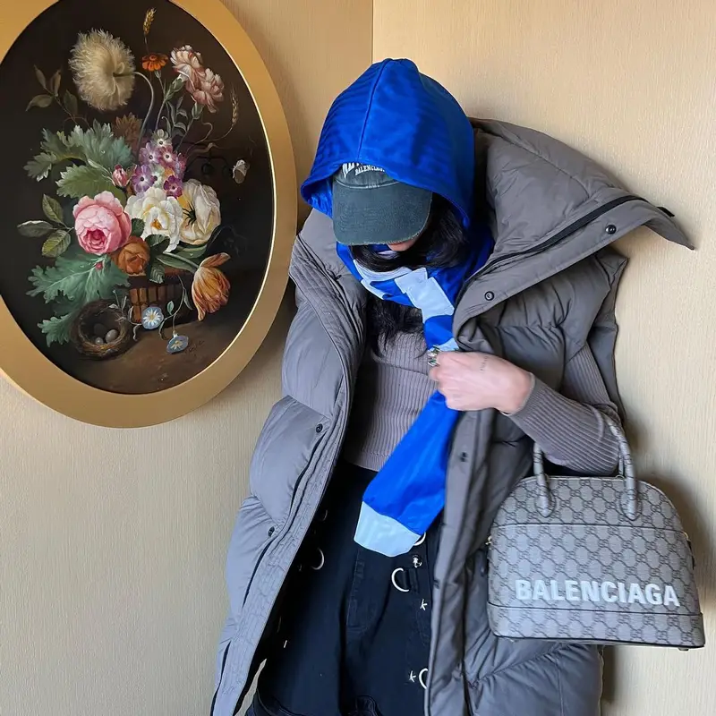 Dua Lipa outfit in Gucci and Balenciaga, 2022