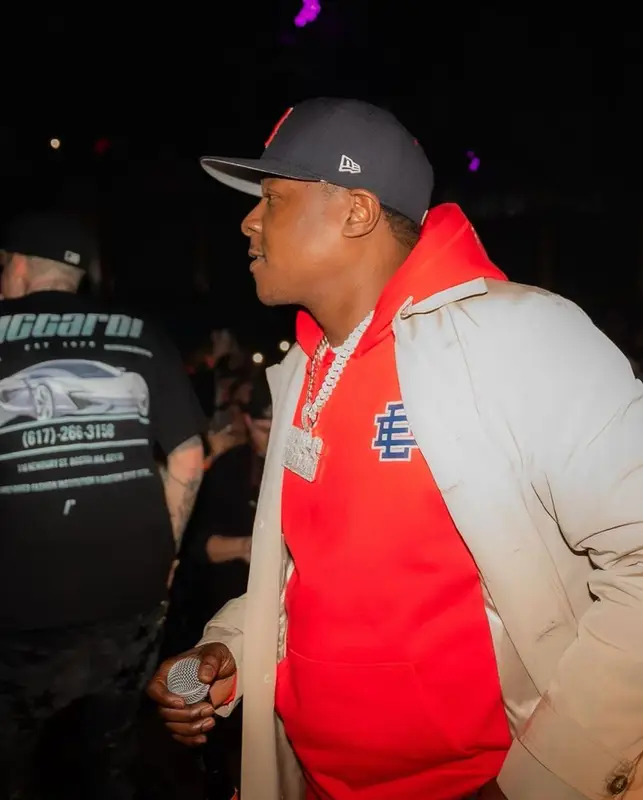 Jadakiss outfit in Eric Emanuel, Nike, and New Era, 2021