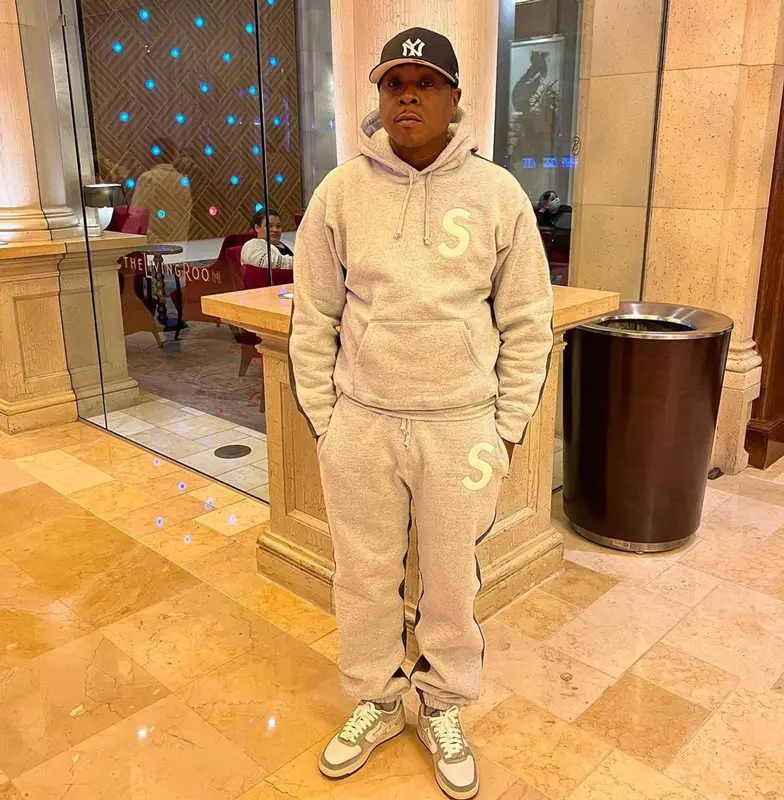 Jadakiss outfit in Supreme, Bape, and New Era, 2021