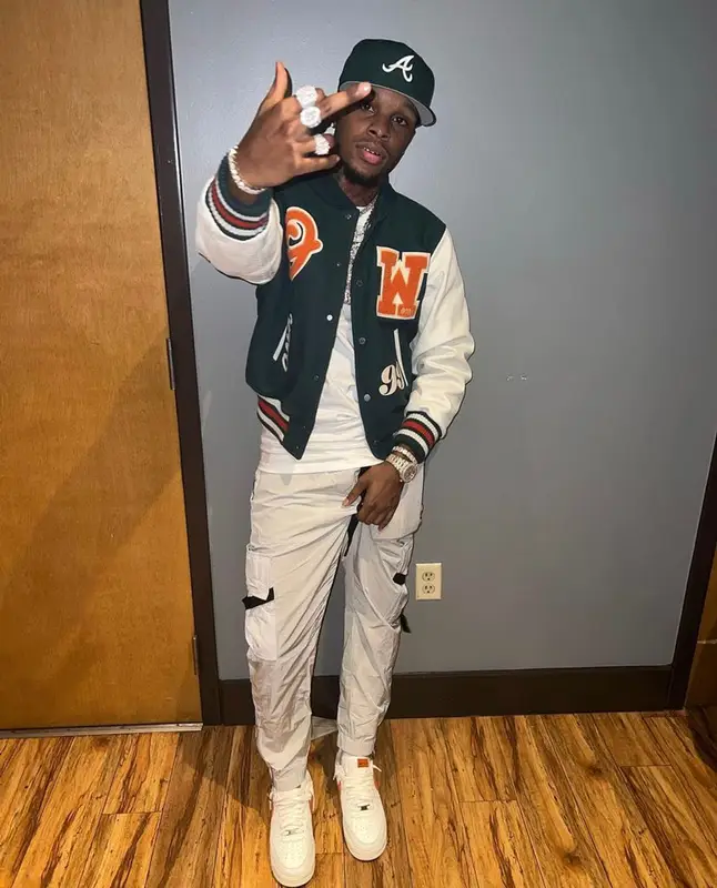 Toosii outfit in Off-White, Nike, and New Era, 2022