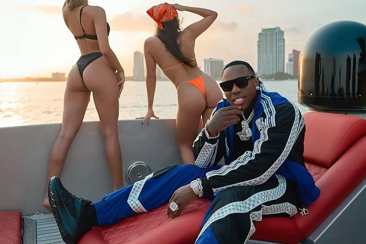 BandMan Kevo outfit in Louis Vuitton and Tom Ford, 2022