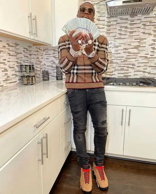 Bankroll Freddie outfit in Jordan and Burberry, 2022