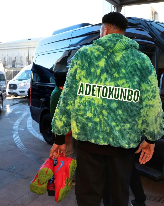 Giannis Antetokounmpo outfit in WhatsApp, Louis Vuitton, and NBA, 2022