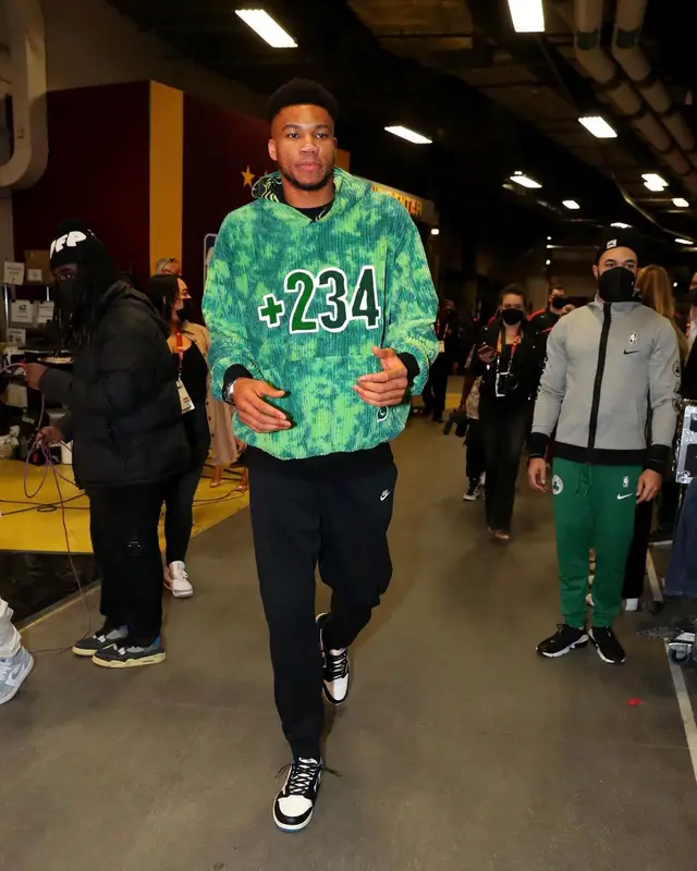 Giannis Antetokounmpo outfit in WhatsApp, Louis Vuitton, and NBA, 2022
