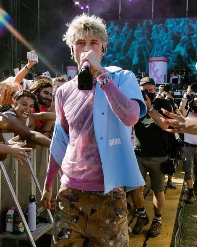 Machine Gun Kelly outfit in Bossi, 2021