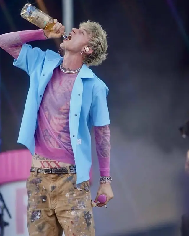 Machine Gun Kelly outfit in Bossi, 2021