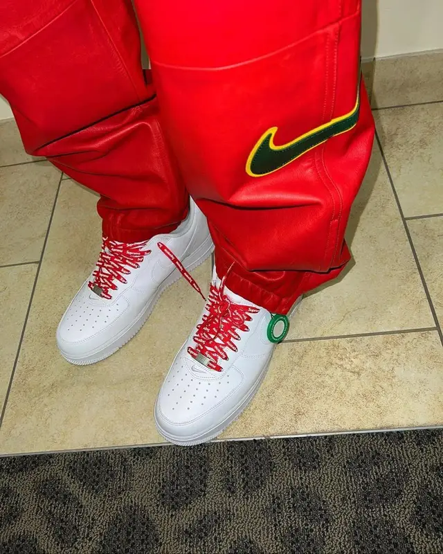 Bankroll Freddie outfit in Supreme and Nike, 2022