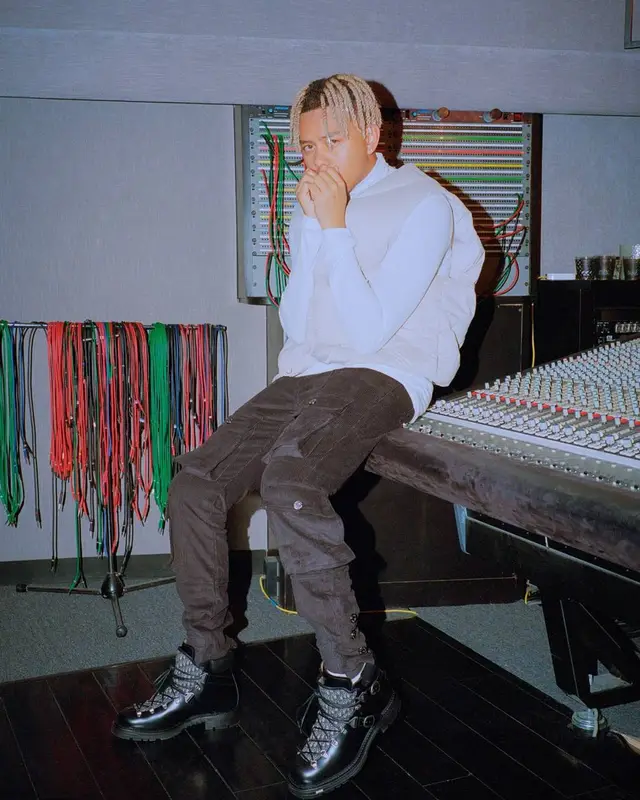 Cordae outfit in Ceec, Tommy Hilfiger, and Dior, 2022