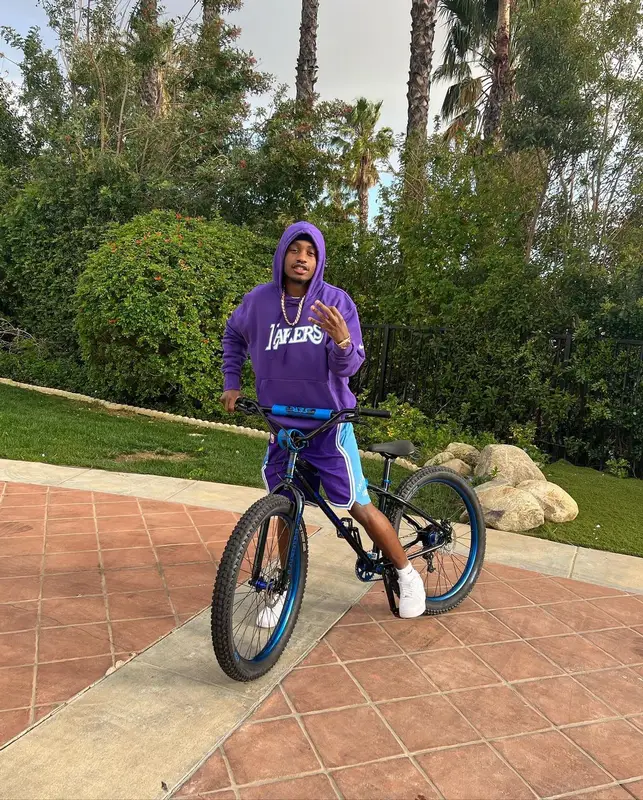 Lil Tjay outfit in Nike, 2022