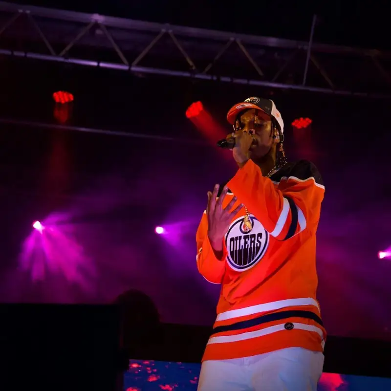 Roy Woods outfit in Adidas, Nike, and Fanatics, 2021