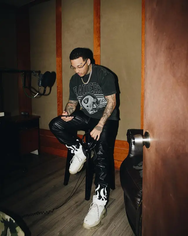 Kirko Bangz outfit in Abercrombie & Fitch, Mnml, and Cartier, 2022