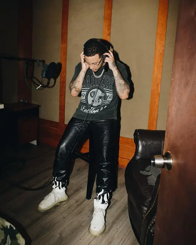 Kirko Bangz outfit in Abercrombie & Fitch, Mnml, and Cartier, 2022