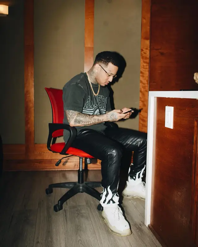 Kirko Bangz outfit in Abercrombie & Fitch, Mnml, and Cartier, 2022