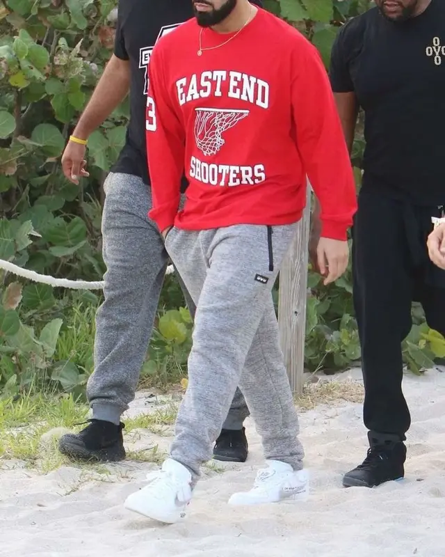 Drake outfit in East End Shooters, OVO, and Nike, 2022