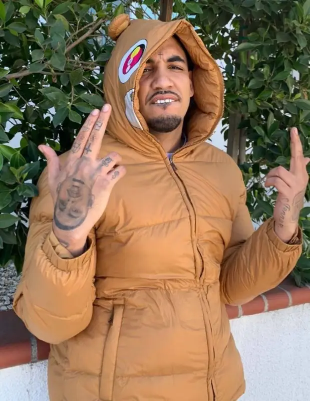 Fenix Flexin outfit in Lex Cheese Burgers, 2022