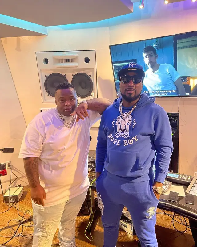 Jeezy outfit in Dopeboy and New Era, 2022