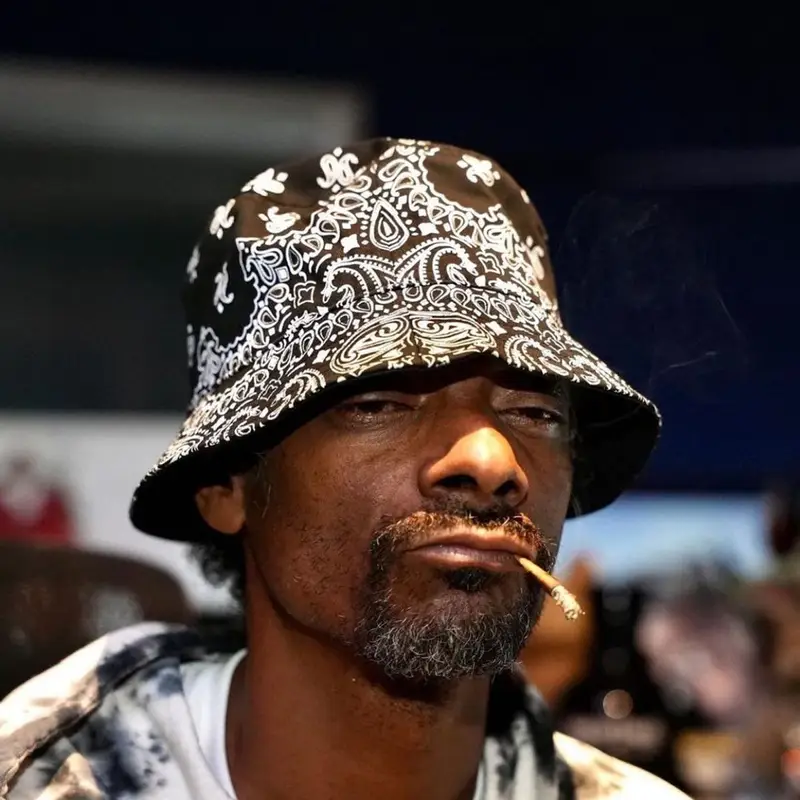 Snoop Dogg outfit in Death Row Records and Crooks & Castles, 2022
