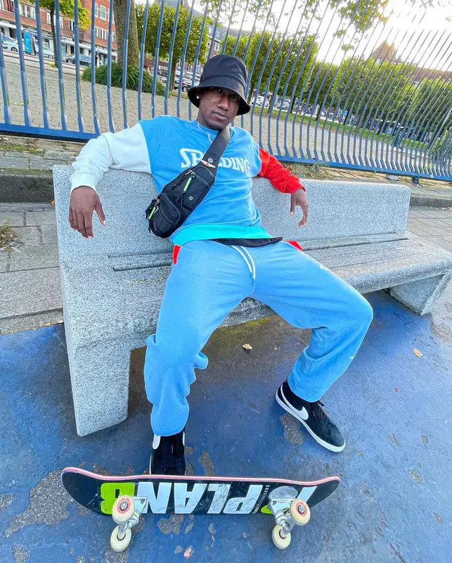 Hopsin outfit in Zara, Nike, and Spalding, 2021